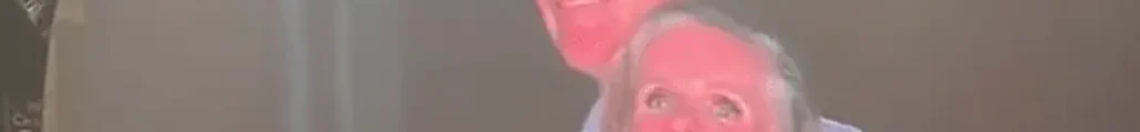 Andy Byron CEO-ul companiei Astronomer, suspendat după ce a fost surprins pe kiss cam cu amanta la un concert Coldplay