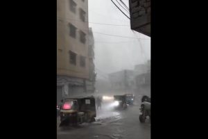 Peste 100 de victime și sute de răniți după ploile musonice în Pakistan