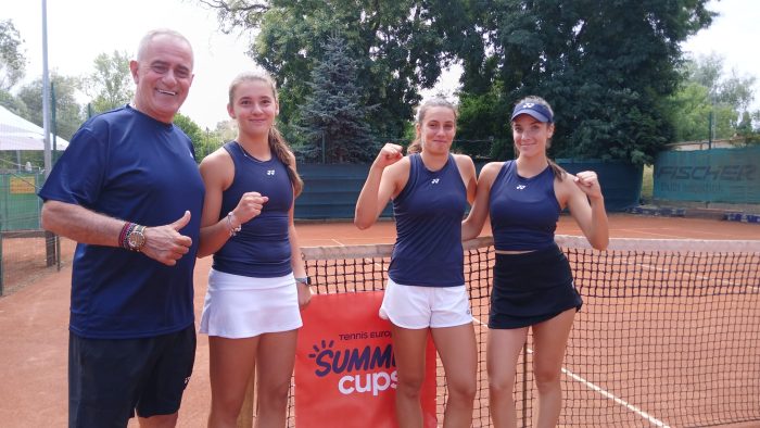 Aradul a purtat noroc tenismenelor din Suedia &#537;i Ungaria, calificate la turneul final al Summer Cups. Na&#539;ionala tricolor&#259; a prins podiumul