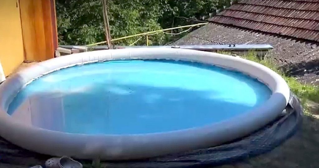 Tată și fiu, electrocutați tragic lângă piscina gonflabilă din curtea bunicilor în Cârța, Sibiu