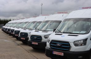 Aveuro International microbuze Ford Arad
