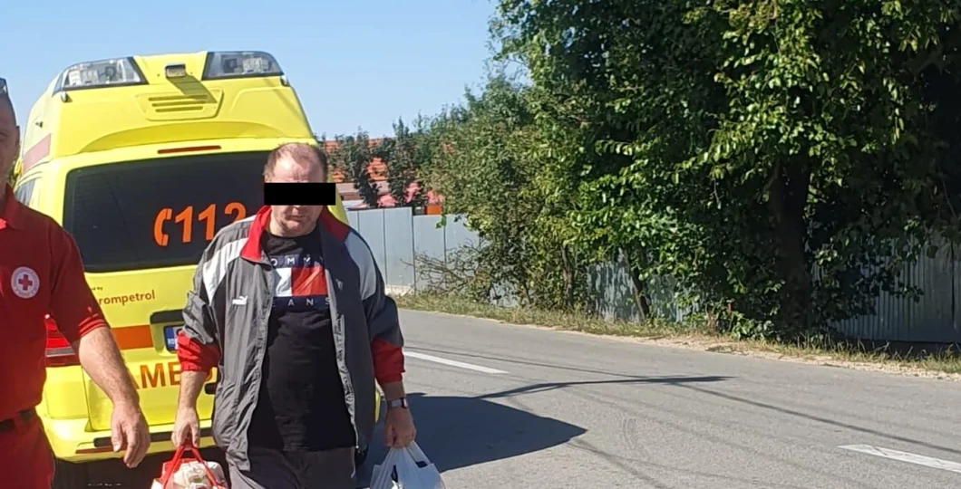 Schizofrenicul care și-a ucis tatăl, eliberat și abandonat, terorizează un sat întreg