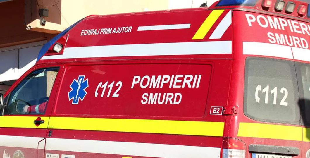 autoturism vs autocamion, posibilă victimă încarcerată pe un drum foarte circulat