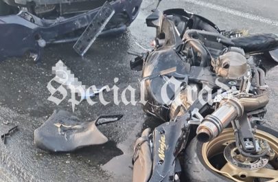 Accident la intrarea în Vladimirescu motocicletă intrată în coliziune cu o mașină