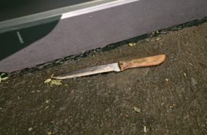 Arădean amenințat cu cuțitul în zona Gării. Agresorul, un cerșetor cunoscut cu peste 100 de sancțiuni, a fost încătușat de Poliția Locală