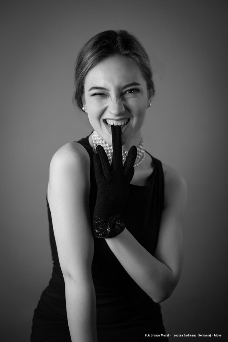 Ars Fotografica 2025 FCA Bronze Medal: Teodora Codreanu (Romania) - Glove