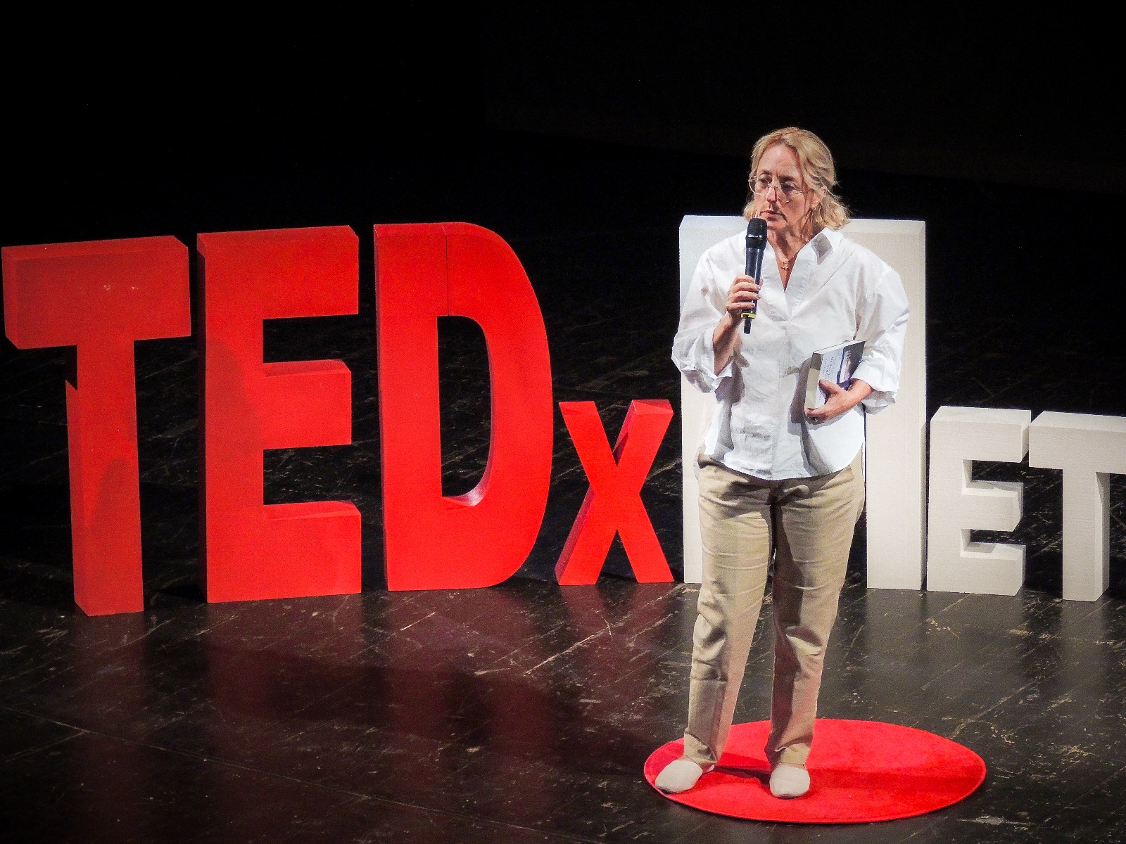 Ruxandra Hurezean - TEDx Arad