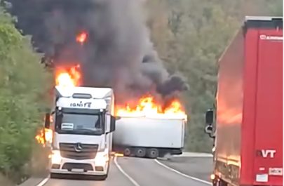 TIR cuprins de flăcări pe drumul Vărădia de Mureș - Săvârșin