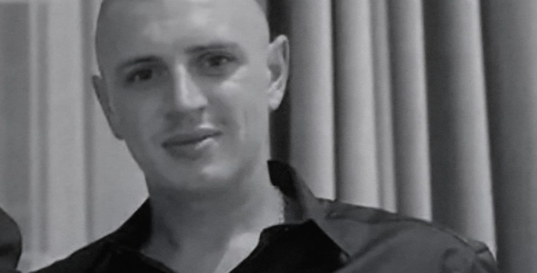 Emanuel, tânăr de 22 de ani din Mișca, decedat într-un tragic accident rutier; iubita, martoră și apelul la 112 declanșat automat