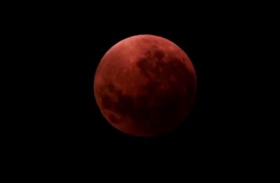 eclipsa final in lume
