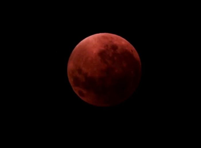 eclipsa final in lume