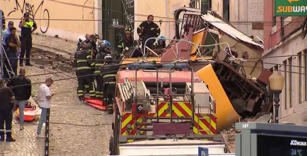 Funicularul Gloria a deraiat, provocând moartea a 15 persoane și rănirea altor 20 miercuri seară.