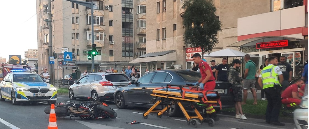 Motociclist accidentat pe Calea Aurel Vlaicu, &icirc;n apropiere de Sec&#539;ia de Poli&#539;ie