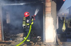 pompier incendiu garaj Zădăreni