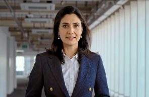 Channel 4 a difuzat primul documentar cu o prezentatoare TV AI