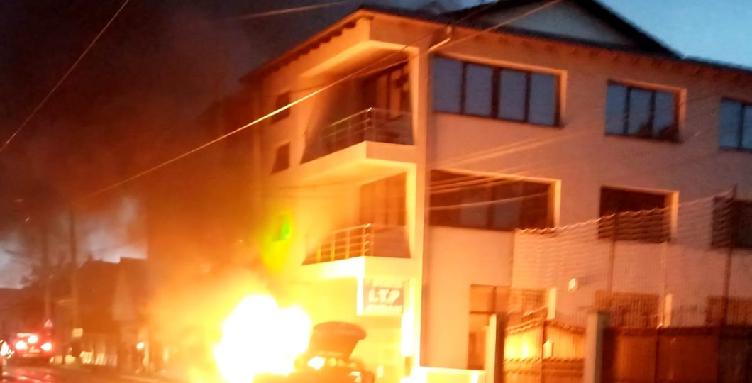 Incendiu auto pe strada Cocorilor din Arad