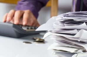 tăieri radicale în administrație