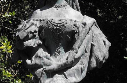 Statue_of_Sisi