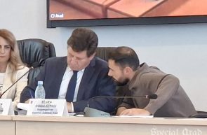 Finul Bogdan Noghiu cu nașul Iustin Cionca fac politica Bisericii