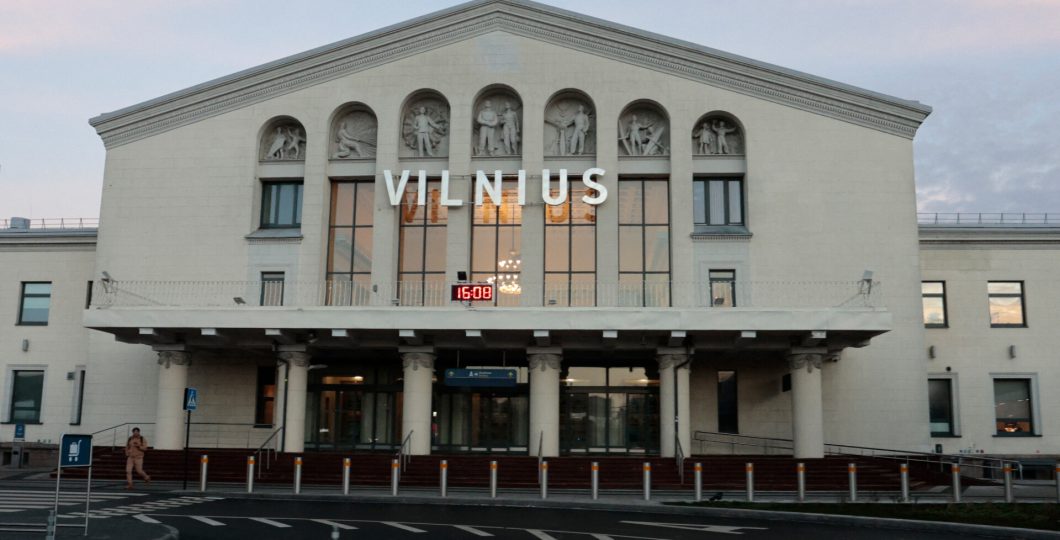 Zeci de baloane contrabandiste cu 12.000 de pachete de țigări!