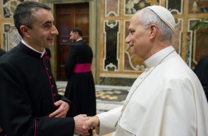 În premieră, un român a fost numit adjunct al ministrului de externe al Vaticanului