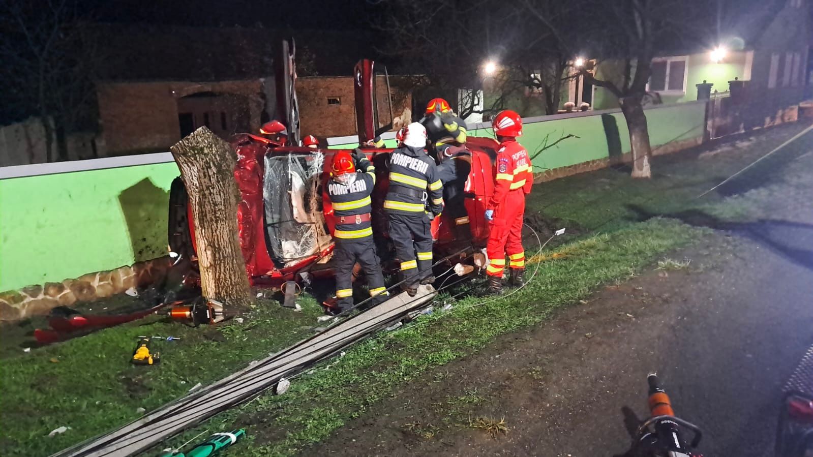 O femeie a decedat în urma accidentului de la Bârzava din această seară.