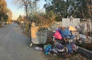 mizerie morminte cimitir