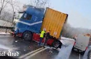Accident pe DN 7, la Nicolae Bălcescu - două persoane rănite, scoase din mașină de pompieri