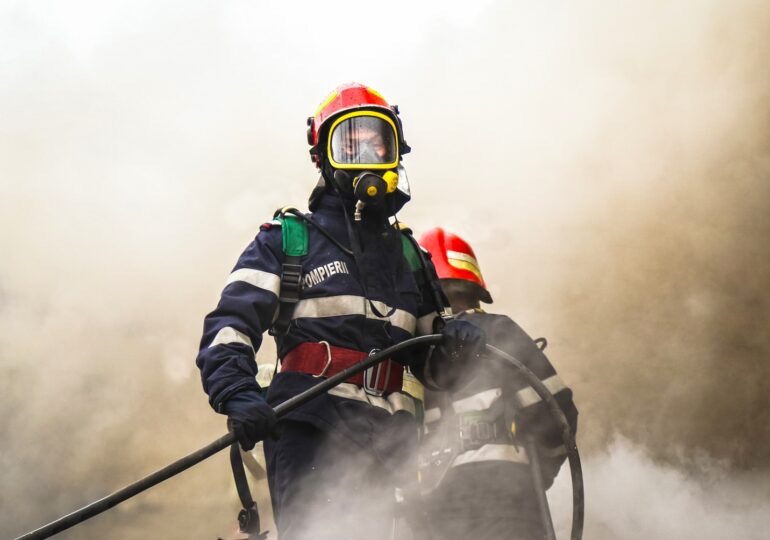 Poza pentru articolul Incendiu la o anexă gospodărească din Arad. Un bărbat de 70 de ani a suferit arsuri