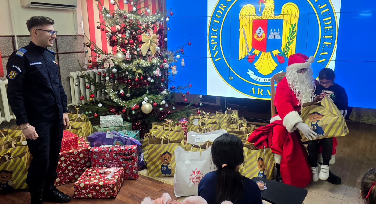 Ilustrație: Eveniment important în România - VIDEO. Împreună pentru copii: Jandarmeria Arad și Grădinița P.P. „Little Star” din Arad, acțiune umanitară (Romania)