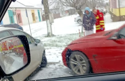 Primii fulgi, primele tamponări pe zăpadă - accident 2