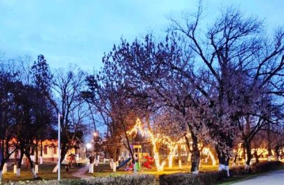 Satul lui MOs Craciun lumini 1
