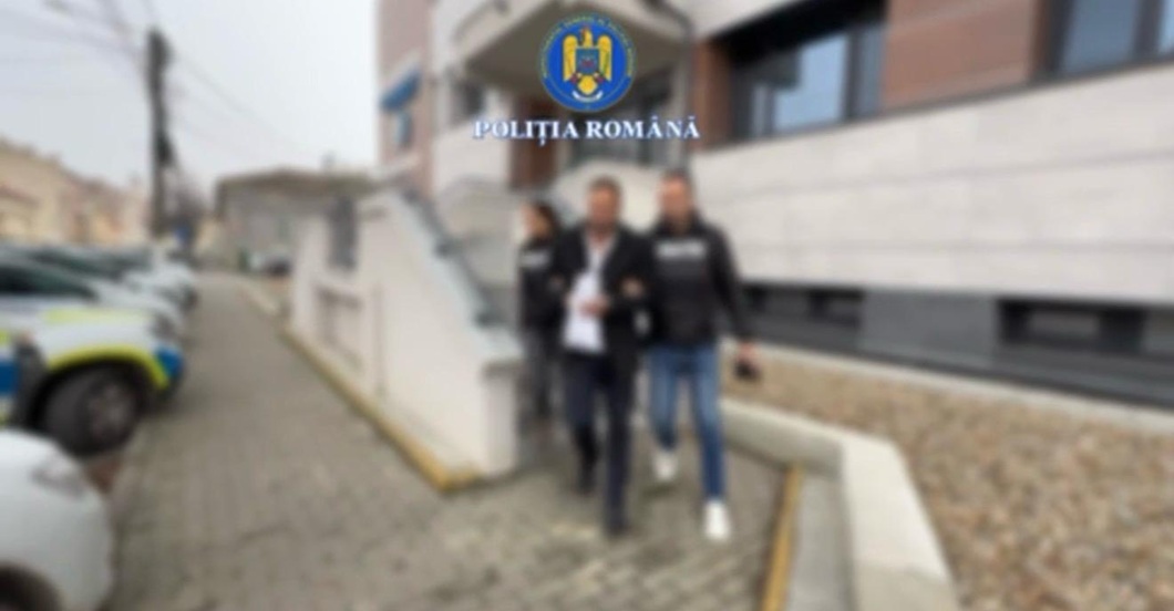 Photo for the article Muzicant din Vinga, reținut pentru înșelăciune cu file cec fără acoperire. Prejudiciu de 50.000 de lei | Video