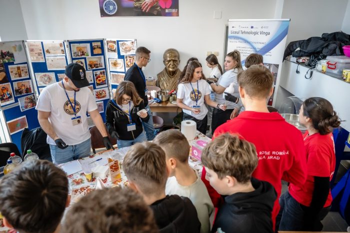Photo for the article „Crăciunul pentru toți copiii”, cu peste 1.000 de participanţi. Emoții și speranțe pentru cei mici, cu nevoie speciale, din Arad