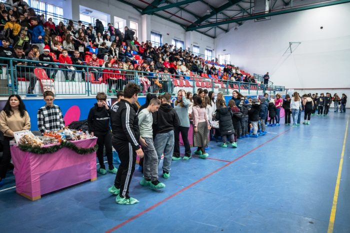 Photo for the article „Crăciunul pentru toți copiii”, cu peste 1.000 de participanţi. Emoții și speranțe pentru cei mici, cu nevoie speciale, din Arad