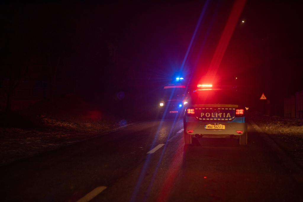 Poza pentru articolul Accident grav la Ineu, în noaptea de joi spre vineri. Un tânăr a ajuns la spital cu multiple fracturi