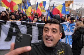 George Simion învrăjbit