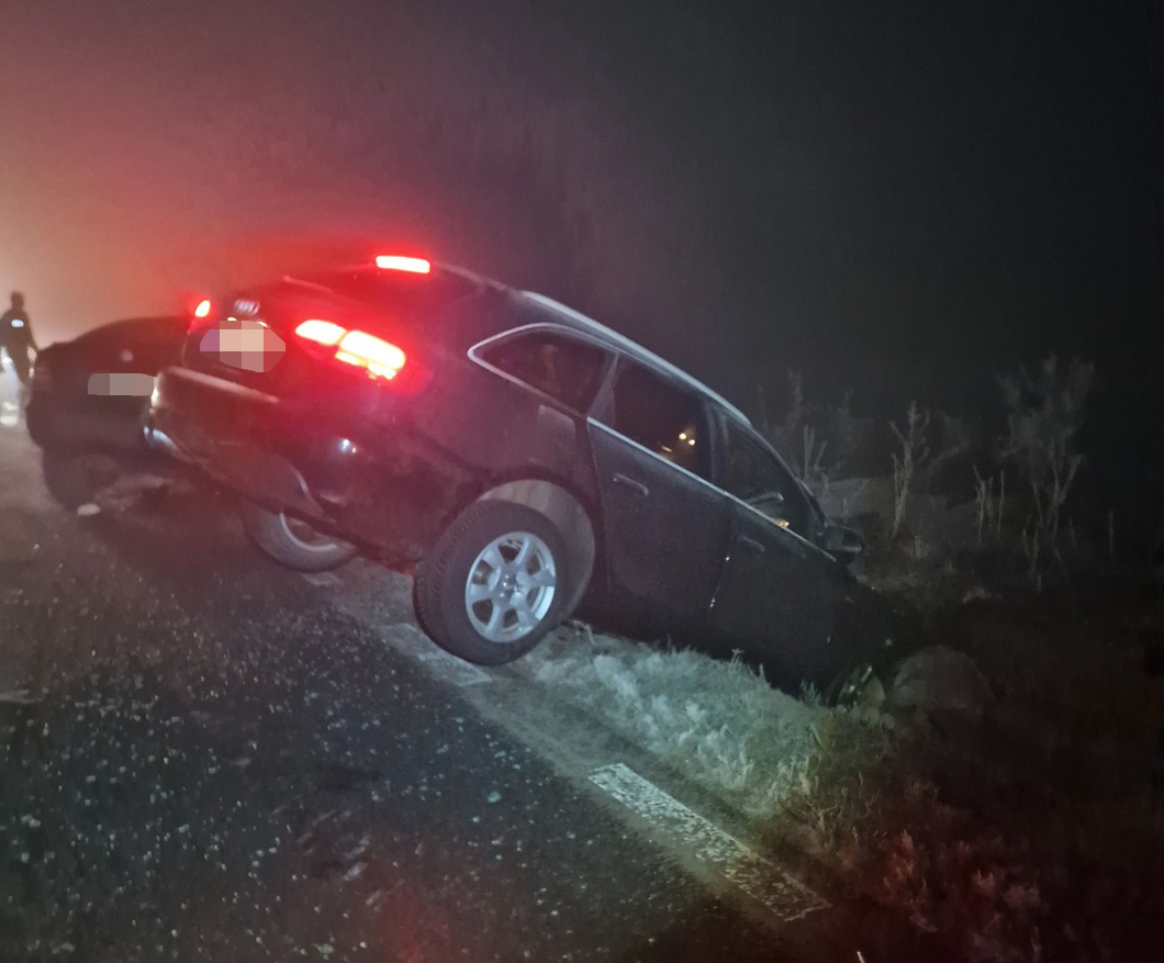 O persoană decedată, una transportată la spital și alte patru implicate într-un accident între Horia și Șiria