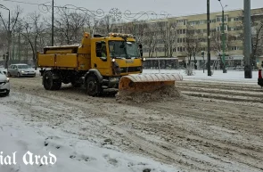 Primăria intensifică deszăpezirea. Se avansează greu în centrul Aradului