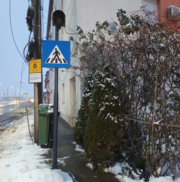 Poza pentru articolul Pericol în trafic: semafor căzut la intersecția străzilor Pădurii cu Dorobanților, în Arad