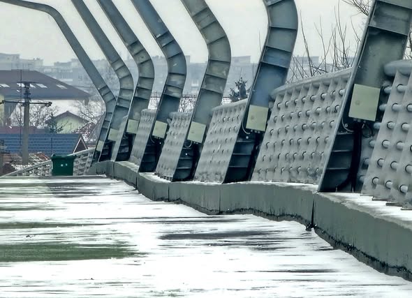 Poza pentru articolul Război în toată regula în Arad. Prefectul Mihai Pașca către Călin Bibarț: „EȘTI PRIMARUL ARADULUI! NU VÂNZĂTOR DE ȚIGĂRI NETIMBRATE!”