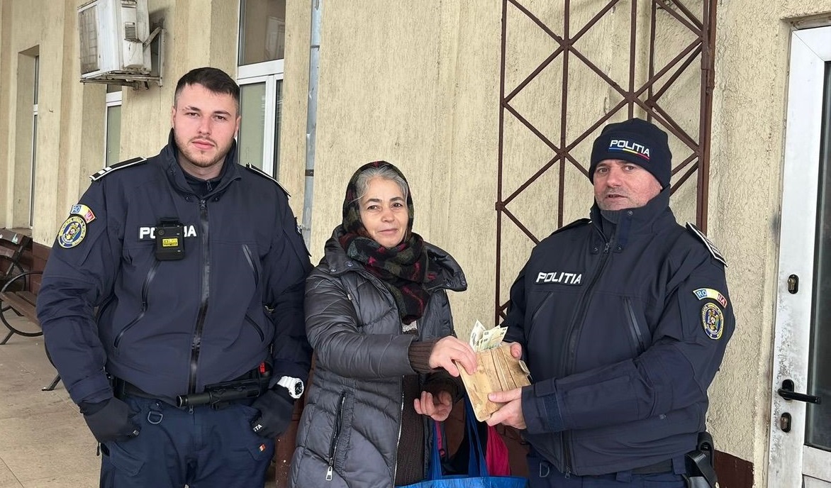 Poza pentru articolul Polițiștii arădeni au recuperat un portmoneu pierdut în sala de așteptare a Gării din Aradul Nou