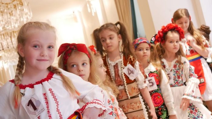 Poza pentru articolul De la Arad pe scena mondială: „Little Miss & Mister România 2026” își caută reprezentanții