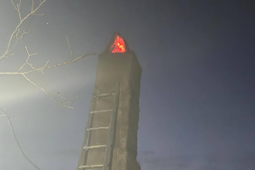 Doi tineri au salvat o casă din Vinga după ce au văzut un coș de fum în flăcări