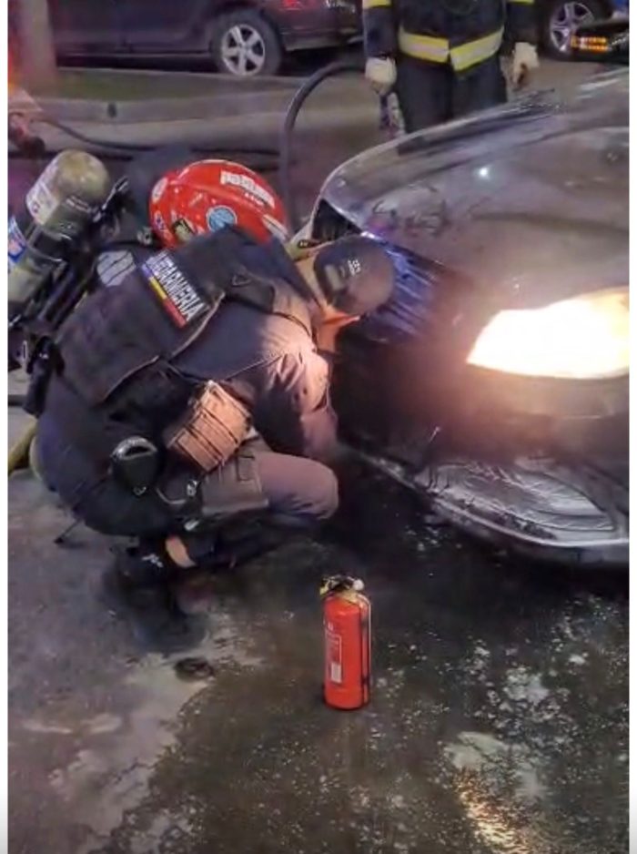 Poza pentru articolul Mașină cuprinsă de flăcări în centrul Aradului, lângă clădirea Primăriei