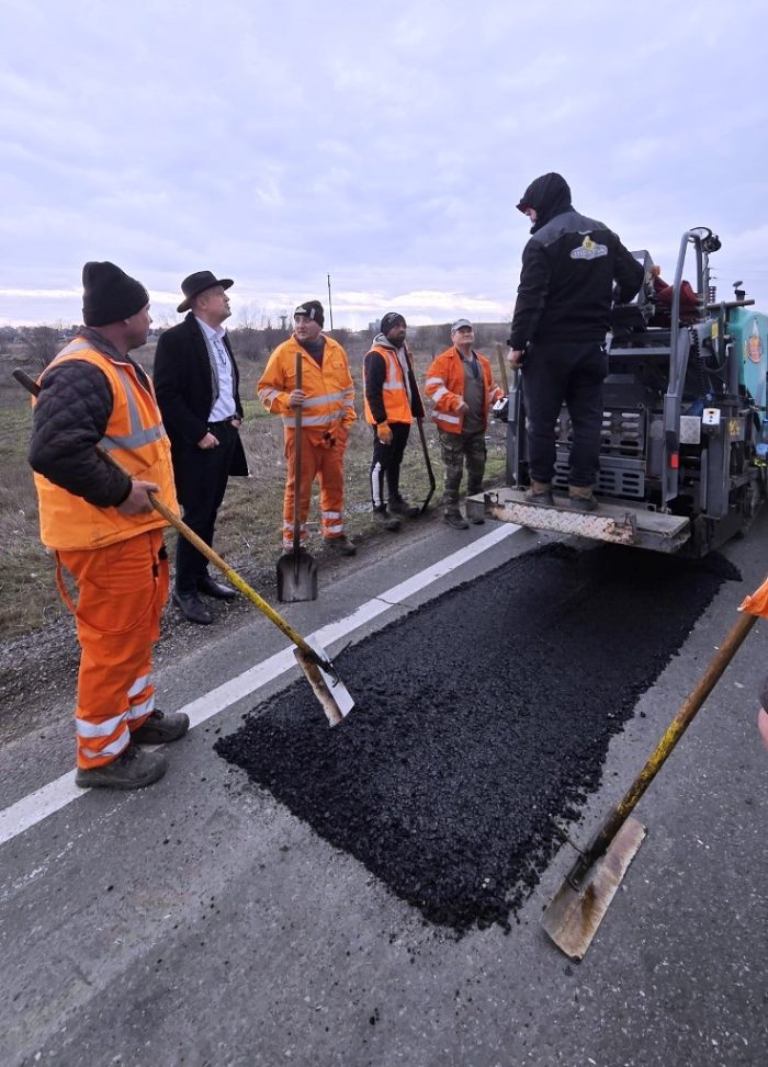 Poza pentru articolul A început, în sfârşit, plombarea gropilor. Arădenii, îndemnați să facă sesizări pe toate căile posibile