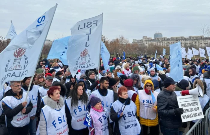 Profesorii protestează din nou: sindicatele avertizează că mii de cadre didactice cu experiență ar putea ieși la pensie
