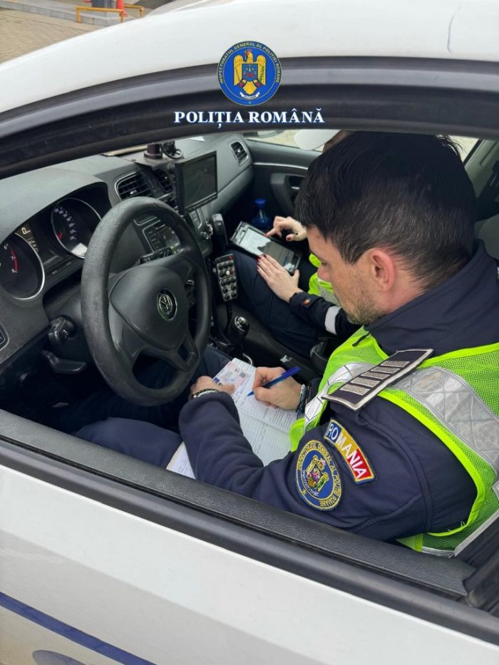 Poza pentru articolul Slalom printre gropi și radare: peste 80 de amenzi aplicate de polițiști pe DN7
