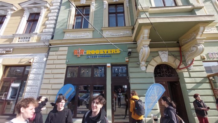 Poza pentru articolul S-a deschis Roosters în centrul Aradului! Locul în care pofta întâlnește savoarea