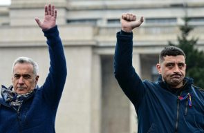Călin și George trezit